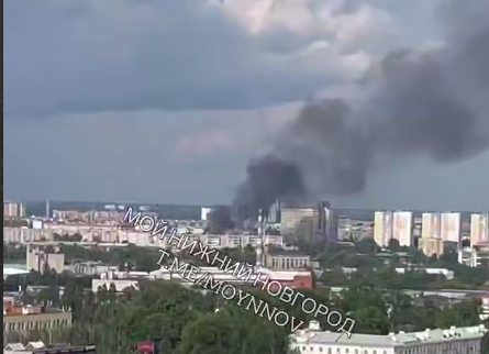 Огромный столб черного дыма на Сормовском шоссе напугал нижегородцев - фото 1