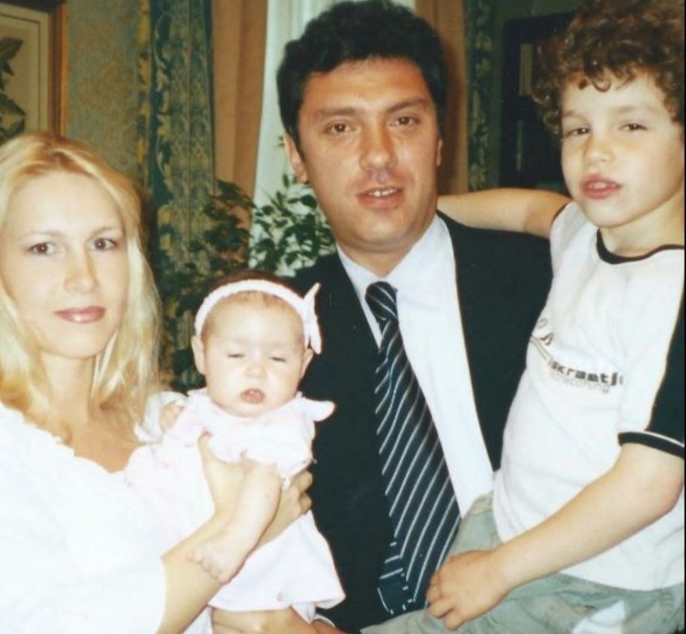 Вдова Бориса Немцова опубликовала трогательные фото с сыном
