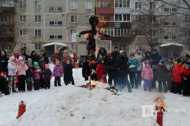 Очереди за блинами и сожжение чучела: нижегородцы отмечают Масленицу - фото 38