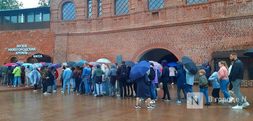 Огромные очереди в музеи выстроились в Нижнем Новгороде - фото 1
