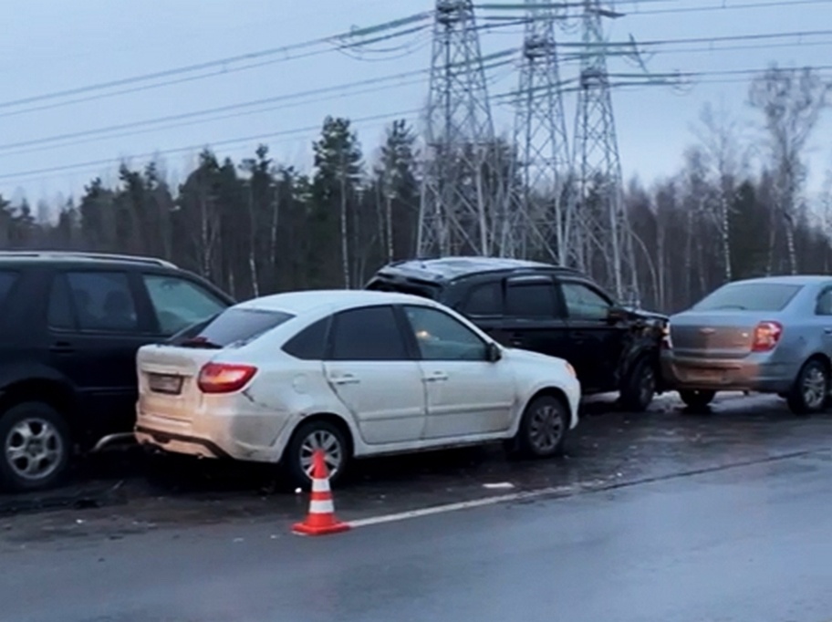 Авария с участием четырех машин произошла в Дзержинске - фото 1