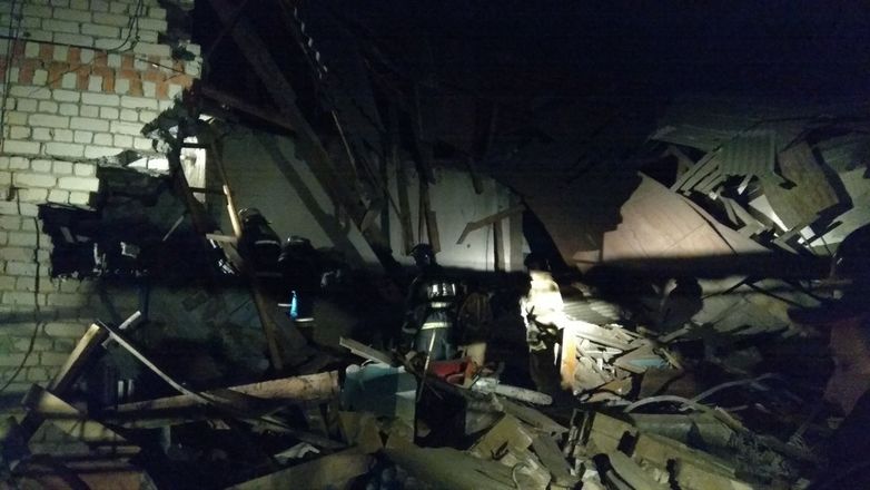Один человек погиб и семеро пострадали из-за обрушения дома в Вачском районе - фото 3