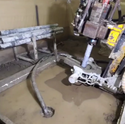 Здание на улице Горького укрепляют ради завершения строительства метро - фото 1