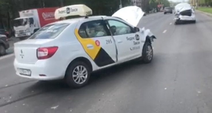 Три человека пострадали в ДТП с двумя такси в Нижнем Новгороде