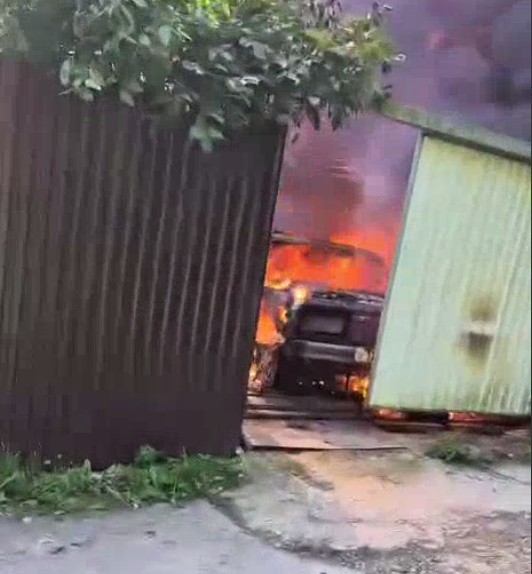 Частный жилой дом загорелся в Советском районе - фото 1