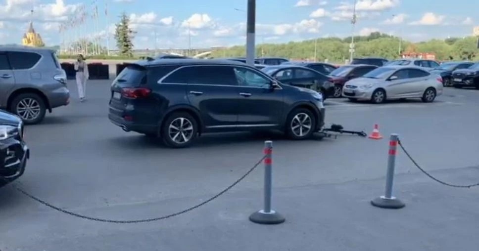 Подростка на самокате сбили на парковке в Нижнем Новгороде — ребенок в больнице - фото 1