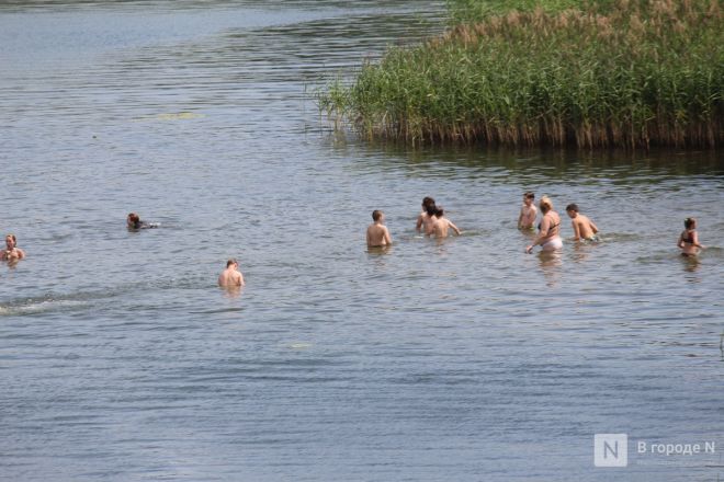 Спасение от адского пекла: фоторепортаж с пляжей Нижнего Новгорода - фото 35
