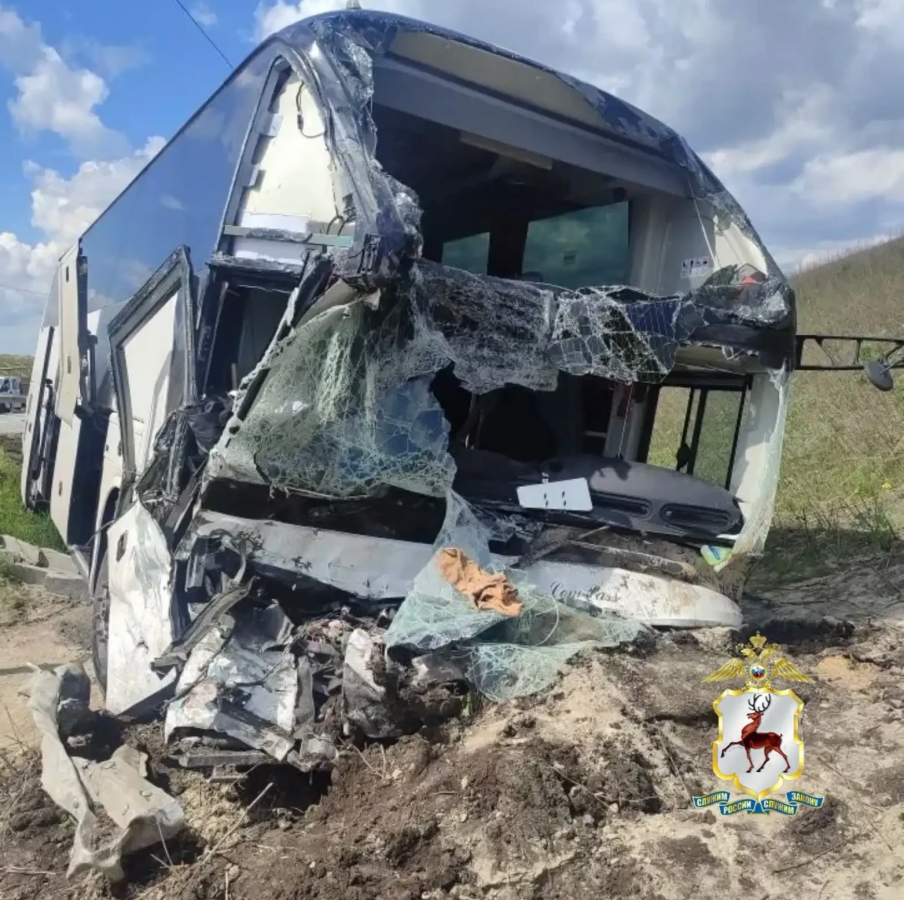 Опубликованы фото с места ДТП с автобусом на М-12 в Нижегородской области - фото 1