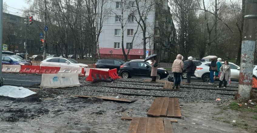 Огромные пробки возникли на перекрестке Ванеева-Сусловой в Нижнем Новгороде - фото 1