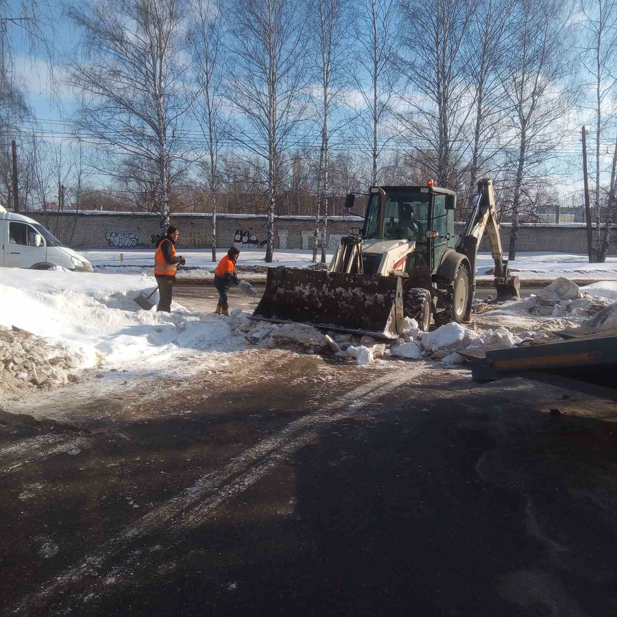 900 дворников убирают от снега Автозаводский район - фото 1